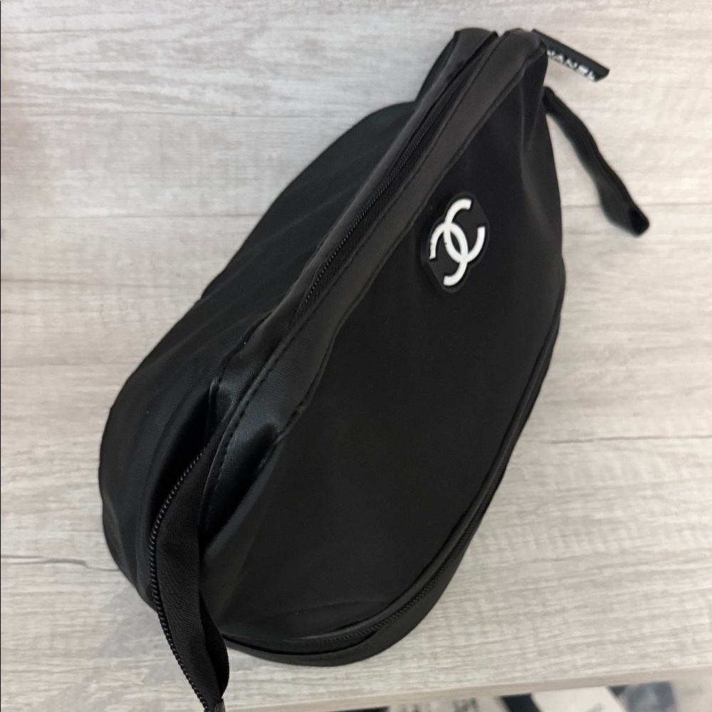 Stylish Black Nylon Pouch/ Travel Case; NWOT - Picture 3 of 6